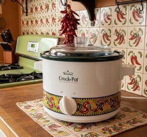 Rival Crock Pot 2 Qt Slow Cooker Model 3122 Chili Pepper Design Vtg 2003 W/Box